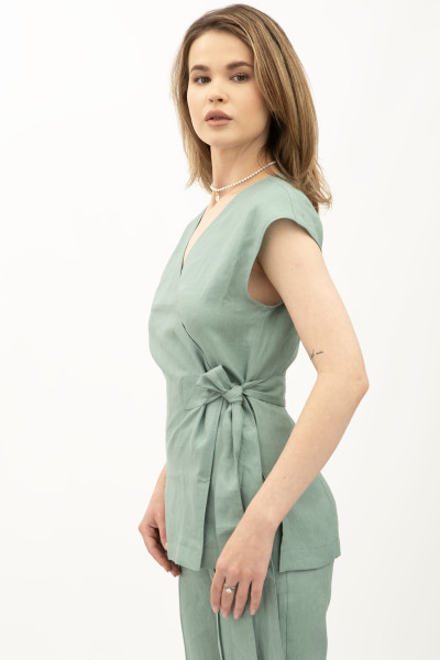 Жіночий костюм з льону жилет та брюки зелений Топал 01 Жіночий костюм з льону жилет та брюки зелений Топал 01