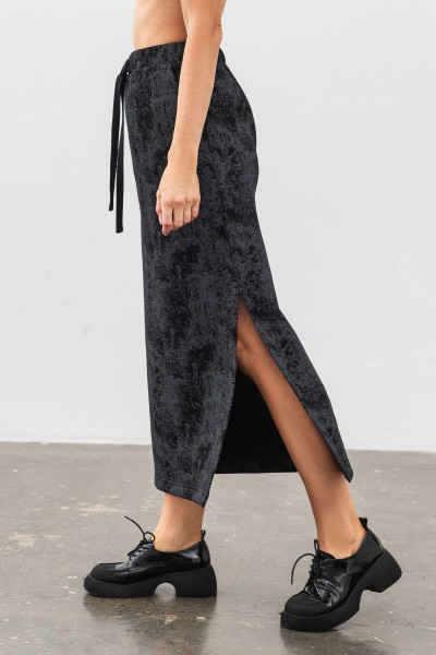 Спідниця трикотажна сірого кольору довжини міді з розрізом Жалін 01