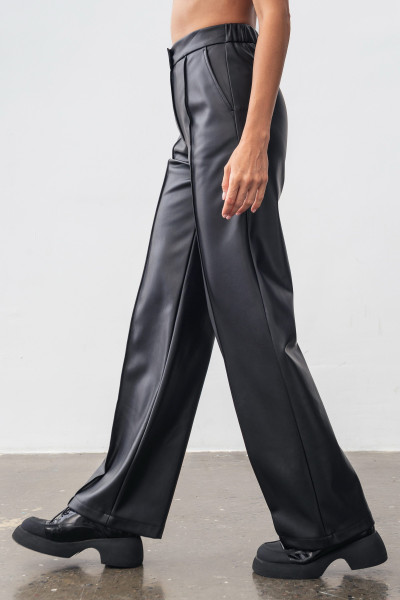 Брюки з еко шкіри чорні прямого силуету Дален