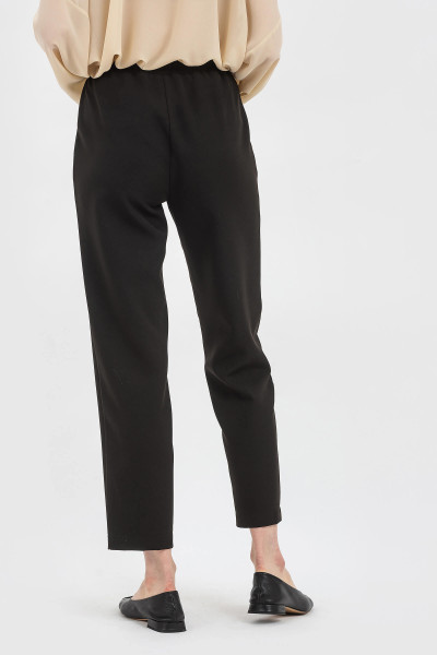 Стильні жіночі штани з костюмної тканини чорного кольору на поясі-гумці Вадор 01