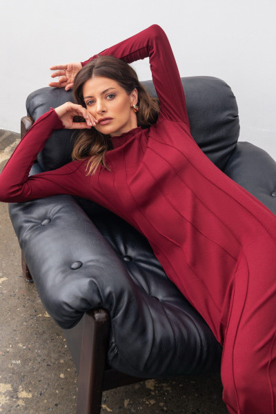 Сукня трикотажна бордова довжини міді Тіарі Сукня трикотажна бордова довжини міді Тіарі