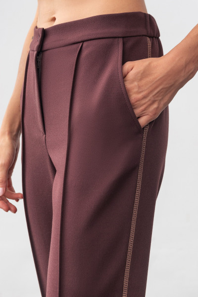 Класичні жіночі завужені брюки корчневі з костюмної тканини Мішель