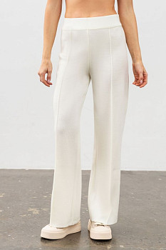 Брюки прямі трикотажні молочні 24218100