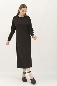 Трикотажна оверсайз сукня чорного кольору довжиною за коліно Міото 11 Трикотажна оверсайз сукня чорного кольору довжиною за коліно Міото 11