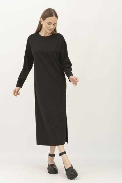 Трикотажна оверсайз сукня чорного кольору довжиною за коліно Міото 11 Трикотажна оверсайз сукня чорного кольору довжиною за коліно Міото 11