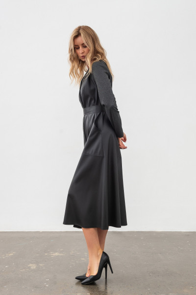Пряма сукня-сорочка міді довжини з еко шкіри чорного кольору Яглія Пряма сукня-сорочка міді довжини з еко шкіри чорного кольору Яглія