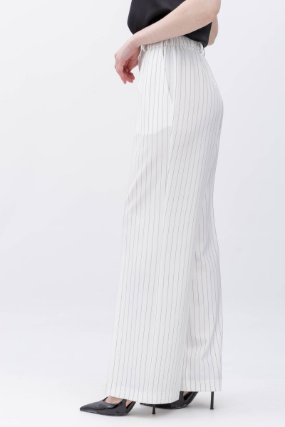 Брюки з костюмної тканини у вертикальну смужку Ренті