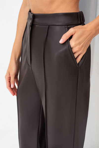 Брюки з еко шкіри коричневі прямого силуету Дален 02