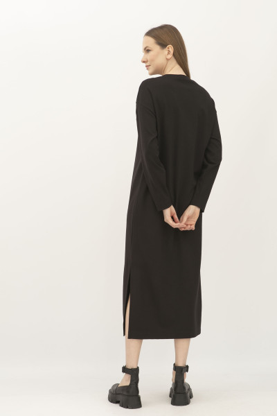 Трикотажна оверсайз сукня чорного кольору довжиною за коліно Міото 11 Трикотажна оверсайз сукня чорного кольору довжиною за коліно Міото 11