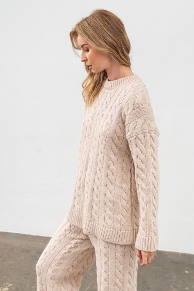 В'язаний жіночий костюм бежевого кольору джемпер та штани 4598/2024 В'язаний жіночий костюм бежевого кольору джемпер та штани 4598/2024