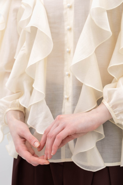 Шифонова блуза з  воланами молочного кольору Орлана