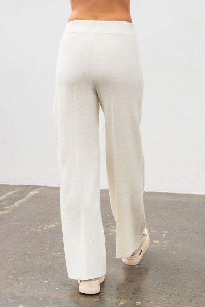 Брюки прямі трикотажні молочні 24218100