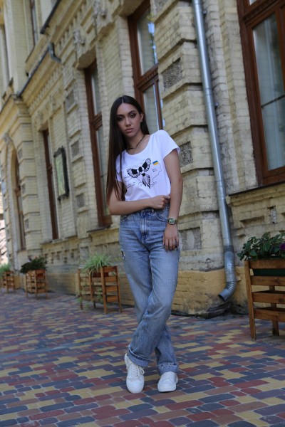 Футболка біла з авторським малюнком Футболка з сорокою