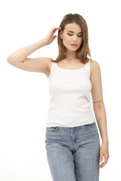 Біла трикотажна майка в рубчик 24100400