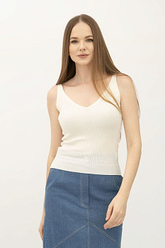 Молочна майка в рубчик з глибоким вирізом 24100501