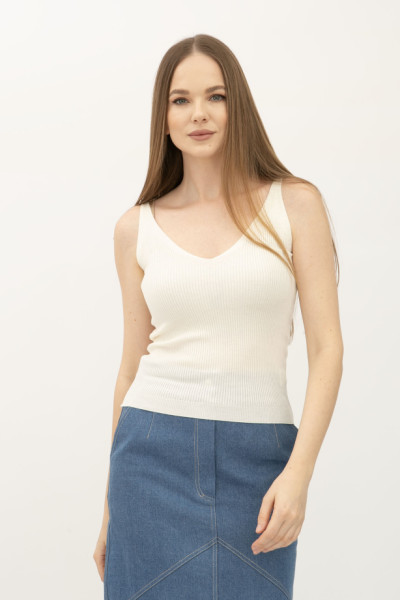 Молочна майка в рубчик з глибоким вирізом 24100501