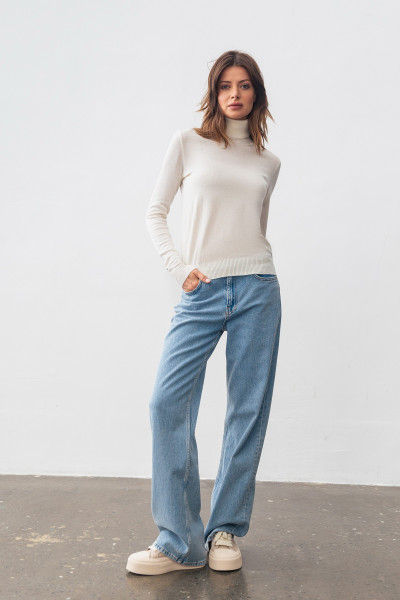 Гольф молочного  кольору з високим коміром 24205001