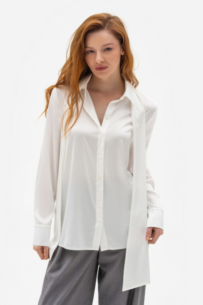 Класична блуза з коміром та довгим рукавом молочного кольору Телета