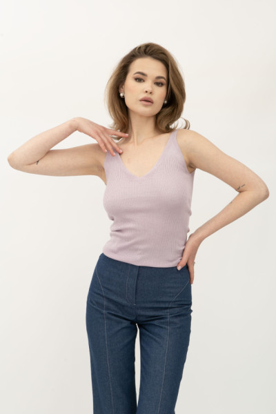 Бузкова майка в рубчик з глибоким вирізом 24100504