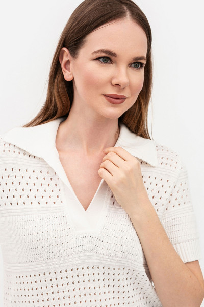 Жіночий джемпер з коміром поло молочного кольору 25107000