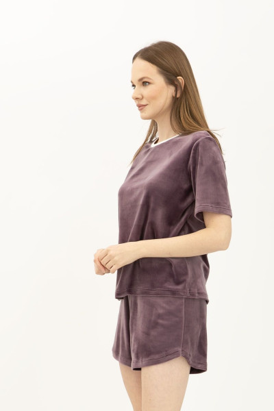 Велюровий костюм футболка та шорти бузкового кольору Джумі 02 Велюровий костюм футболка та шорти бузкового кольору Джумі 02