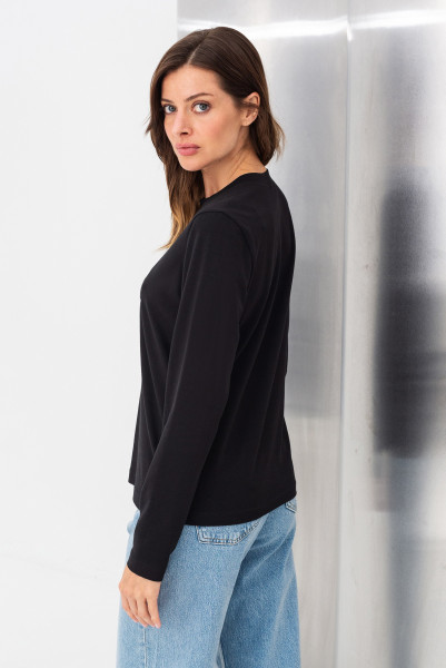 Трикотажний лонгслів чорного кольору з округлою горловиною Мелік 03