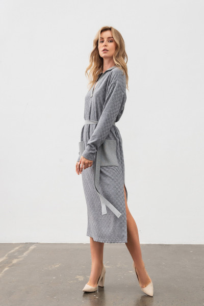 Сукня трикотажна сірого кольору з розрізом Венда Сукня трикотажна сірого кольору з розрізом Венда