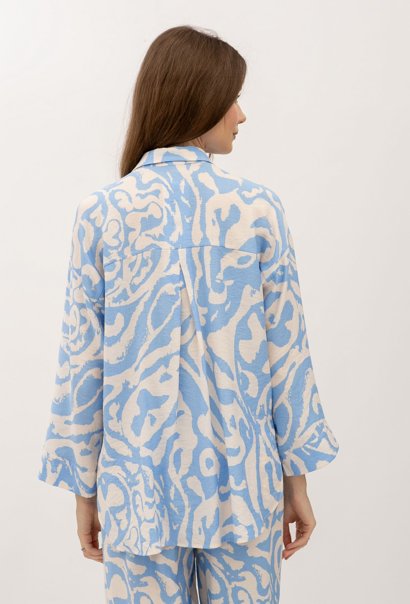 Блуза-сорочка  вільного силуету з рукавами 3/4 блакитного кольору Аркана 01