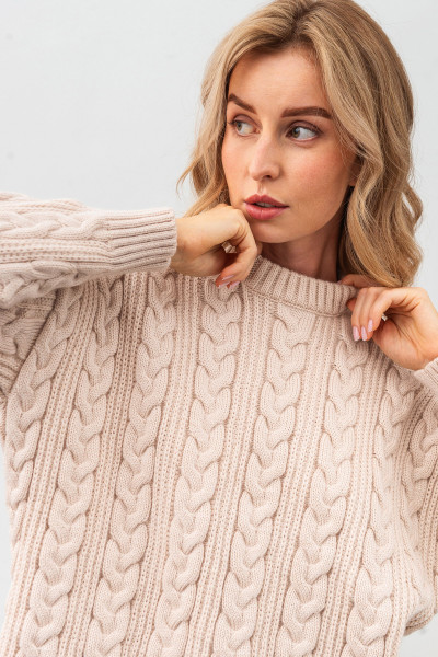 В'язаний подовжений джемпер оверсайз молочного кольору 4590/2024
