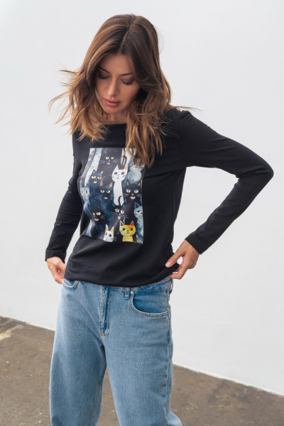 Трикотажний лонгслів чорного кольору з округлою горловиною Мелік 01