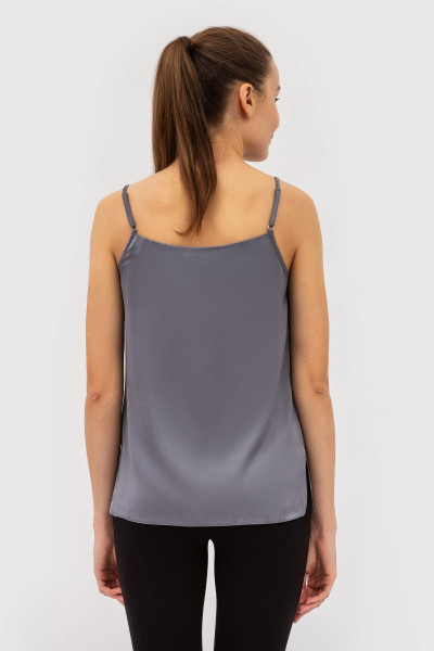Майка сірого кольору на бретелях, які регулюються Мавра
