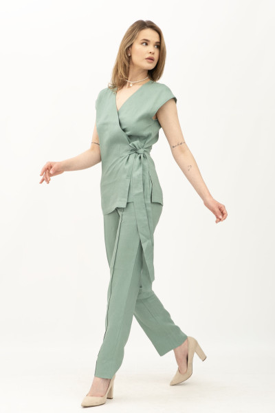 Жіночий костюм з льону жилет та брюки зелений Топал 01 Жіночий костюм з льону жилет та брюки зелений Топал 01