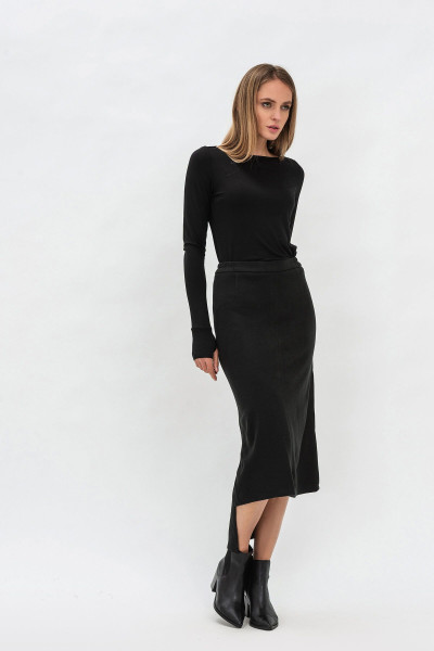 Трикотажна спідниця міді чорна з асиметричним низом Наокі
