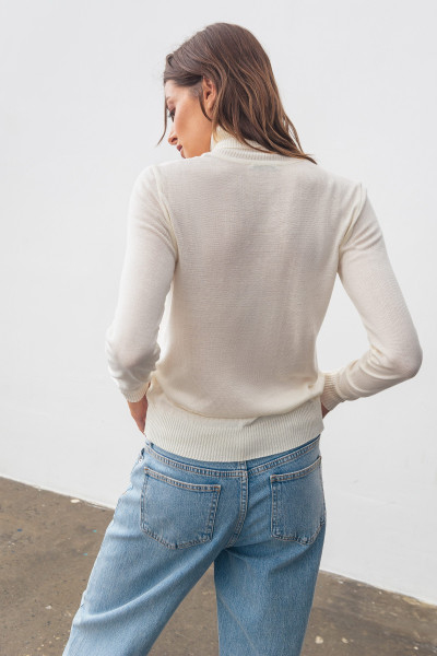 Гольф молочного  кольору з високим коміром 24205001