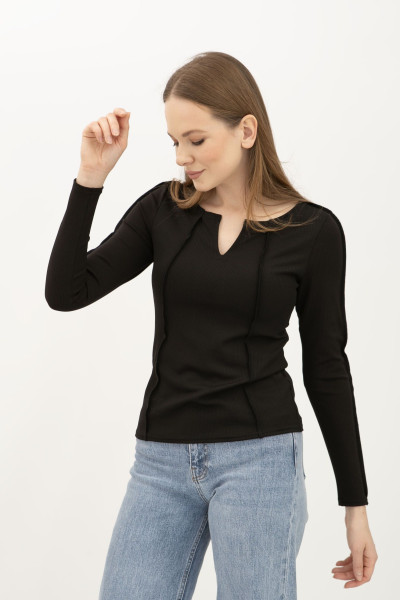 Лонгслів із трикотажу чорний  у дрібний рубчик Атіка 01