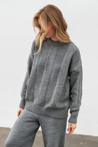 В'язаний жіночий костюм сірого кольору джемпер та штани 4608/2024 В'язаний жіночий костюм сірого кольору джемпер та штани 4608/2024