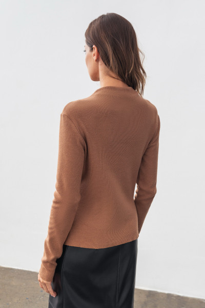 Трикотажний джемпер коричневого кольору Лістея