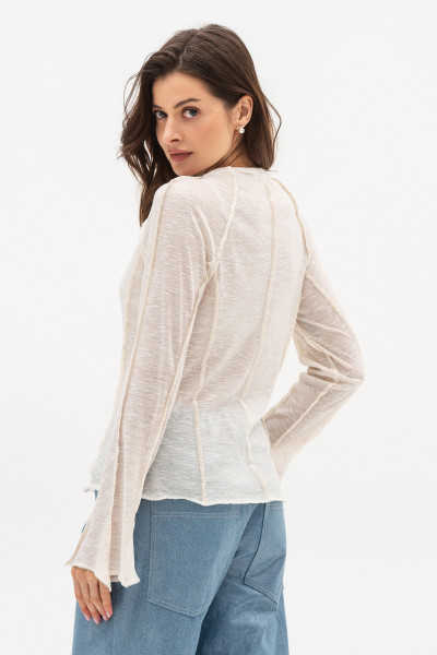 Трикотажний лонгслів напівприталеного силуету бежевого кольору Фоніка