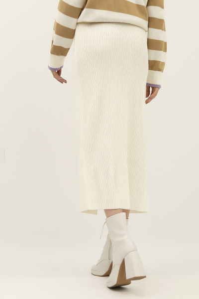 Трикотажна жіноча спідниця на запах молочного кольору 23217001