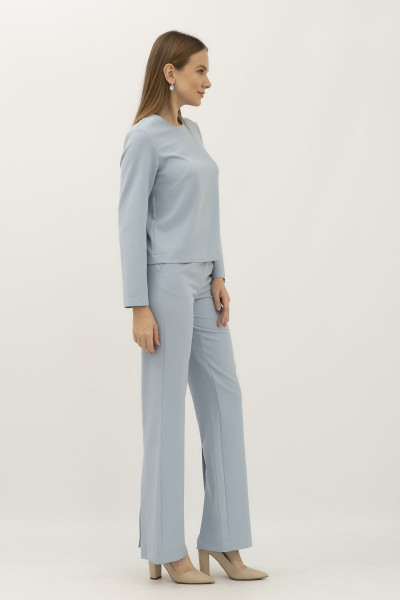 Жіночий блакитний костюм з блузою та штанами Тєміт 03