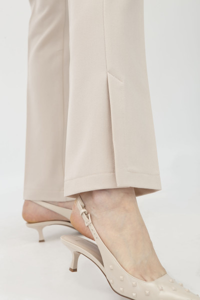 Бежеві жіночі класичні брюки зі шліцею Пафос 14