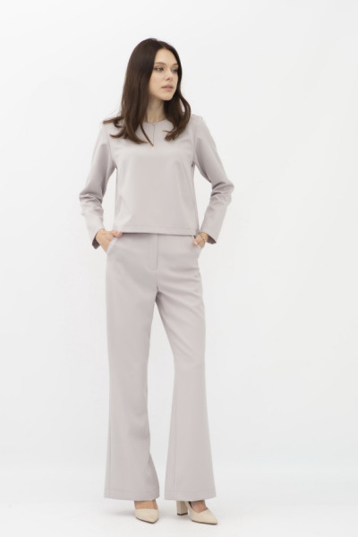 Жіночий сірий костюм з блузою та штанами з костюмної тканини Тєміт Жіночий сірий костюм з блузою та штанами з костюмної тканини Тєміт