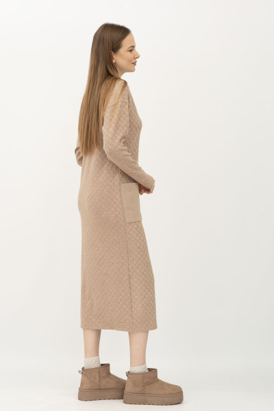 Сукня трикотажна бежевого  кольору з розрізом Венда 01 Сукня трикотажна бежевого  кольору з розрізом Венда 01