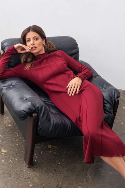 Сукня трикотажна бордова довжини міді Тіарі Сукня трикотажна бордова довжини міді Тіарі