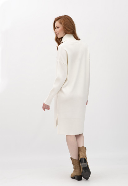 Тепла сукня -гольф довжини міді молочного кольору 25214000 Тепла сукня -гольф довжини міді молочного кольору 25214000