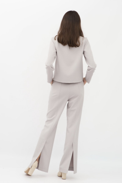 Жіночий сірий костюм з блузою та штанами з костюмної тканини Тєміт Жіночий сірий костюм з блузою та штанами з костюмної тканини Тєміт