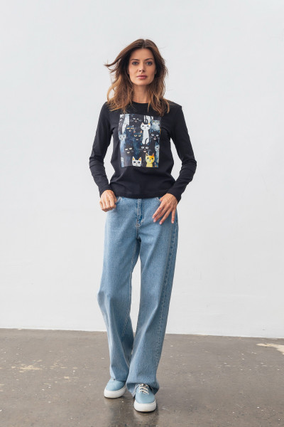 Трикотажний лонгслів чорного кольору з округлою горловиною Мелік 01