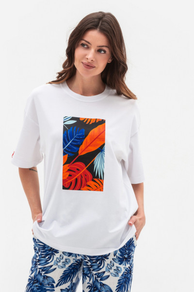 Молочна трикотажна футболка вільного крою з круглою горловиною Мірана