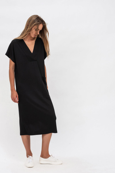Довга чорна жіноча сукня чорного кольору з коротким рукавом Колман Довга чорна жіноча сукня чорного кольору з коротким рукавом Колман