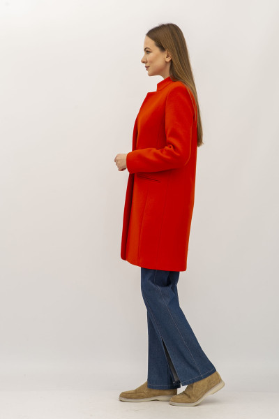 Класичне пальто коралового кольору напівприлеглого силуету Клєра